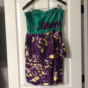 BCBGMAXAZRIA  strapless dress with pockets SZ 10